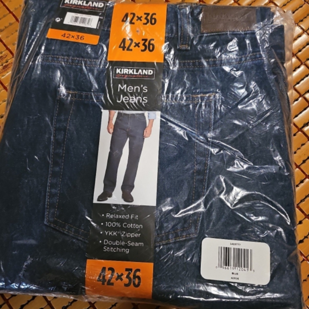 Kirkland Men's Relaxed Fit Blue Jeans